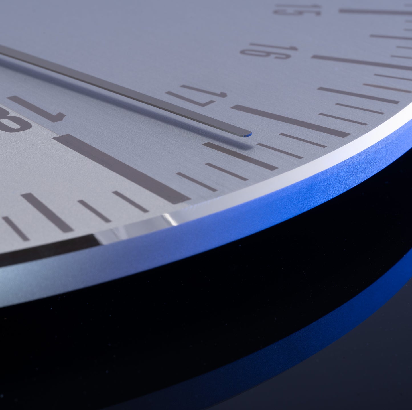 BOTTA UNO 24 Wanduhr