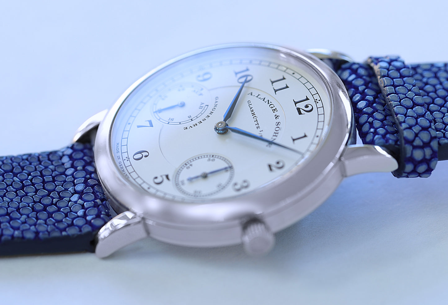 A.Lange & Söhne "1815 Auf und Ab" in Platin