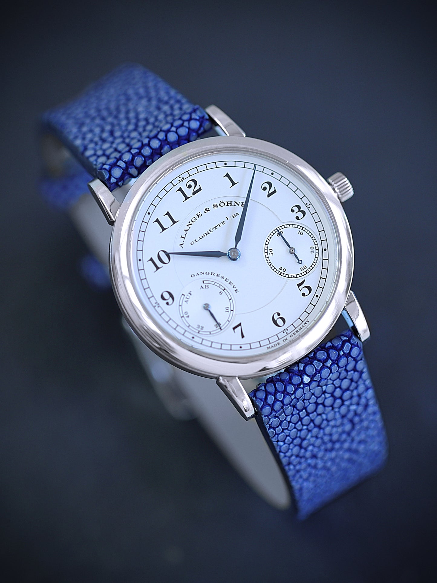A.Lange & Söhne "1815 Auf und Ab" in Platin